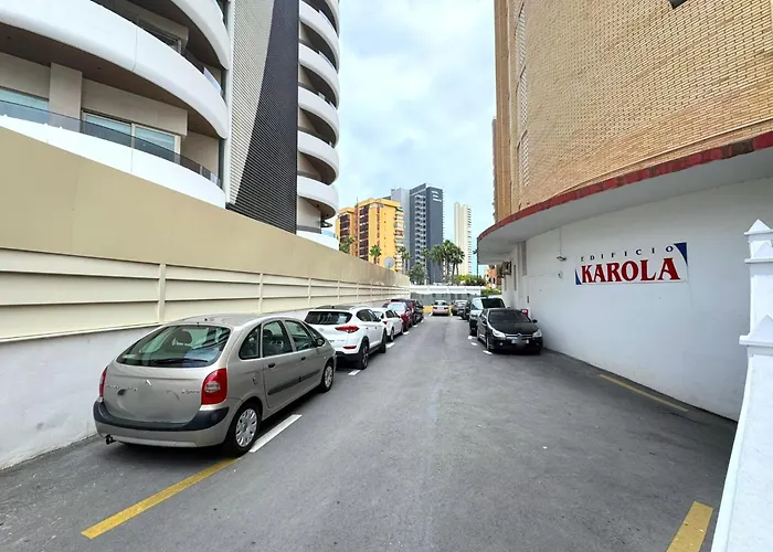 Karola 9 בנידורם